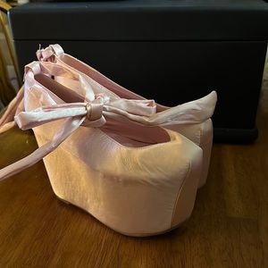 Pink YRU Bae style platform shoes, size 9, light wear